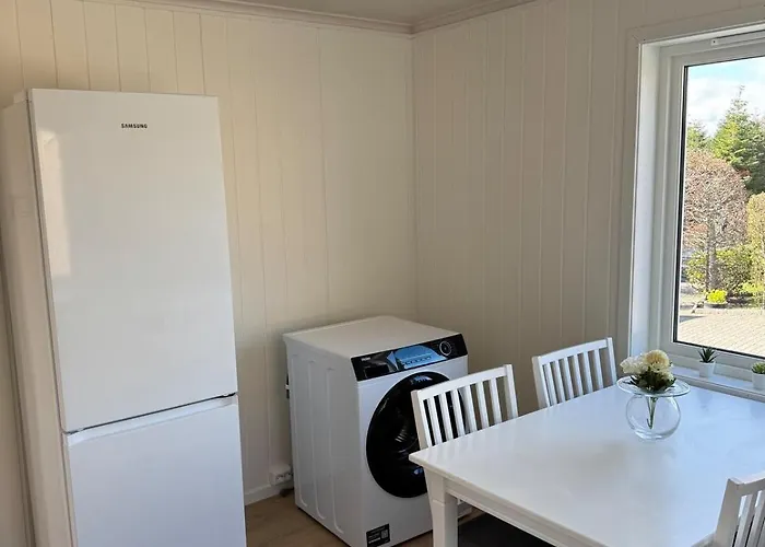 בית נופש Charming House Near The Sea And The Pulpit Rock Jørpeland